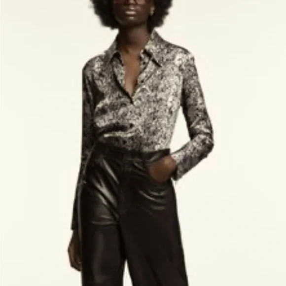 ZARA A Sexy, satiny, silky, snake print statement shirt with collar & cuffs ❣️ - Picture 6 of 8